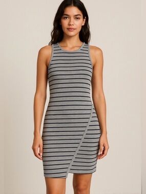Feathers Gray Asymmetrical Striped Dress size:S     (G5)”✨